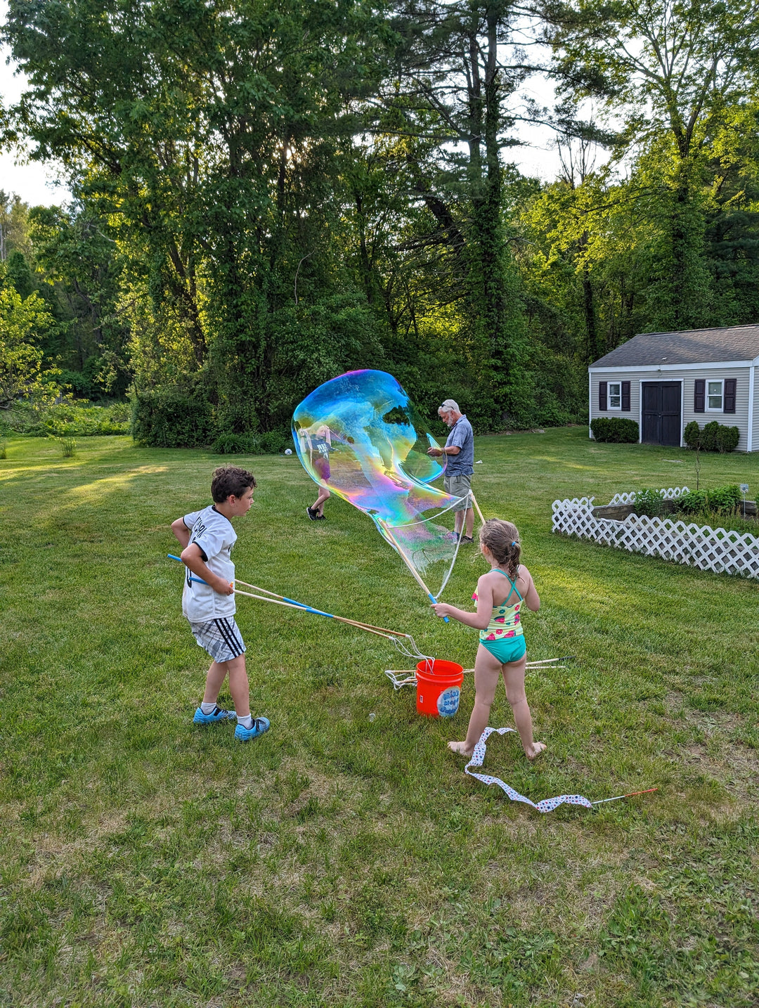 How to Plan a Bubble Party That Kids Will Talk About for Years
