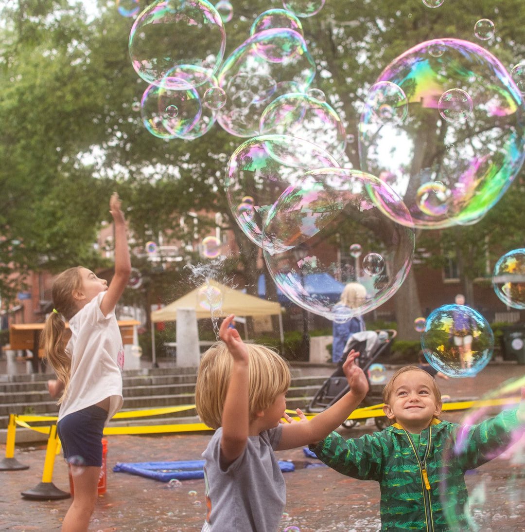 Looking for unique party entertainment ideas? Discover why giant bubble kits are becoming a favorite activity for birthdays, weddings, school events, and outdoor family parties.