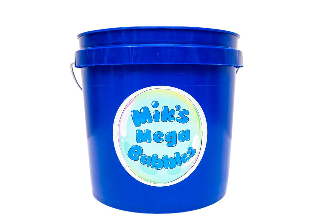 2 gallon bucket for mixing bubble solution outdoors